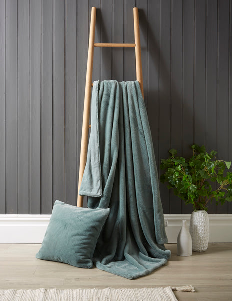 Bellissimo Chinchilla Faux Fur Throw